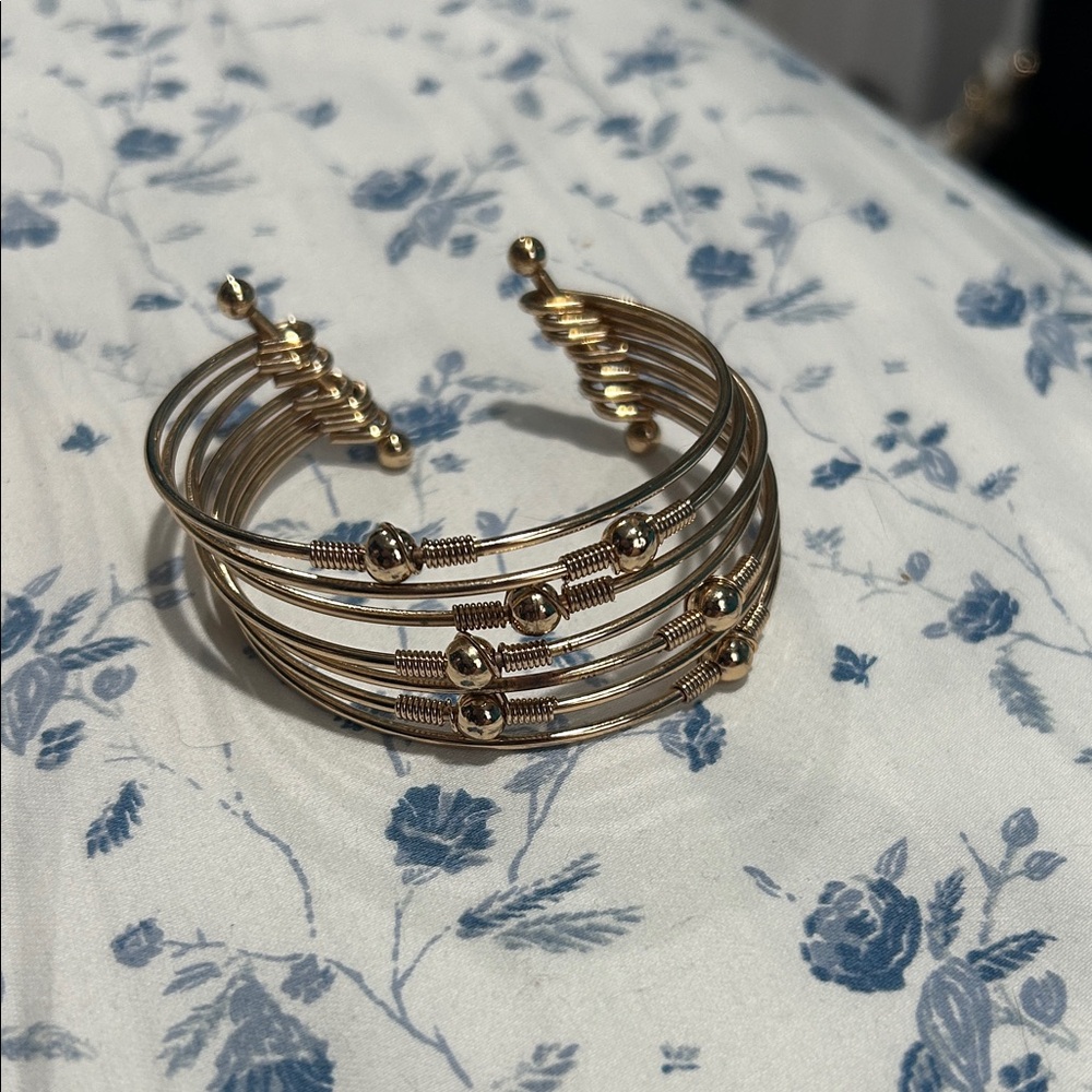 Elegant Gold Wire Bangle Bracelet